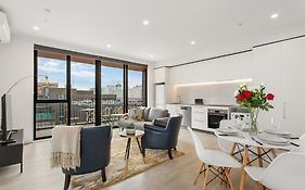 Central City Luxury Apartment Stunning Views Sunny